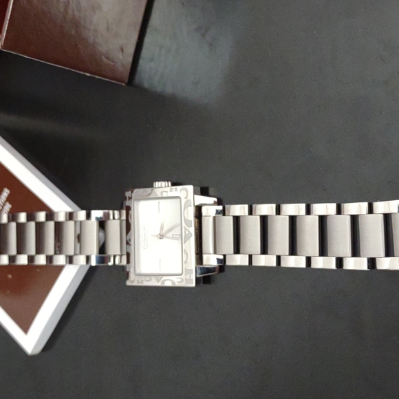 BEAUTIFUL COACH WATCH IN EUC!! - Picture 7 of 11